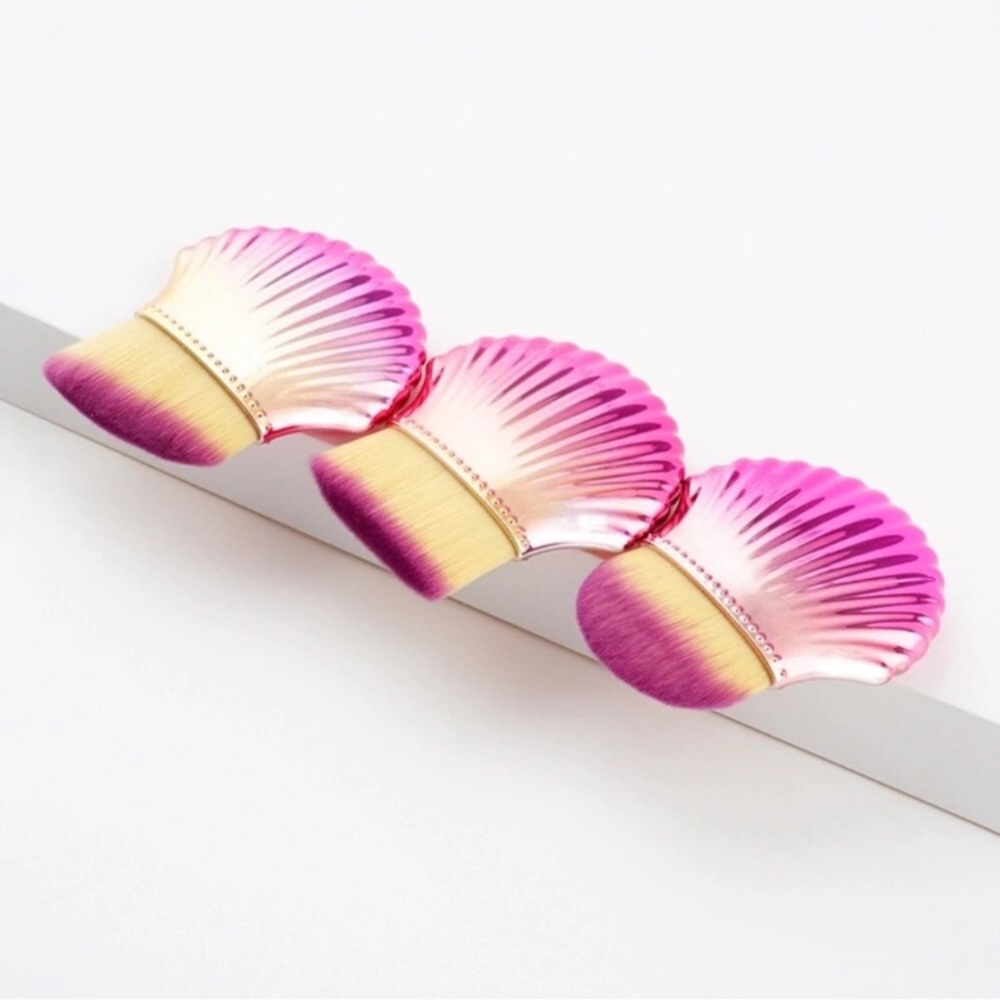 Seashell Foundation Brush - Picture 2 of 2